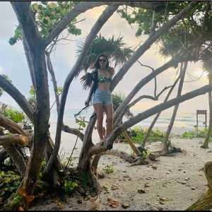 Meet your Posher, Elona